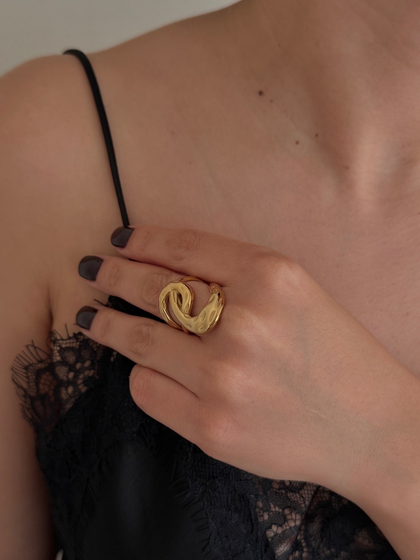 Anillo Doble Nudo Macheteado Dorado