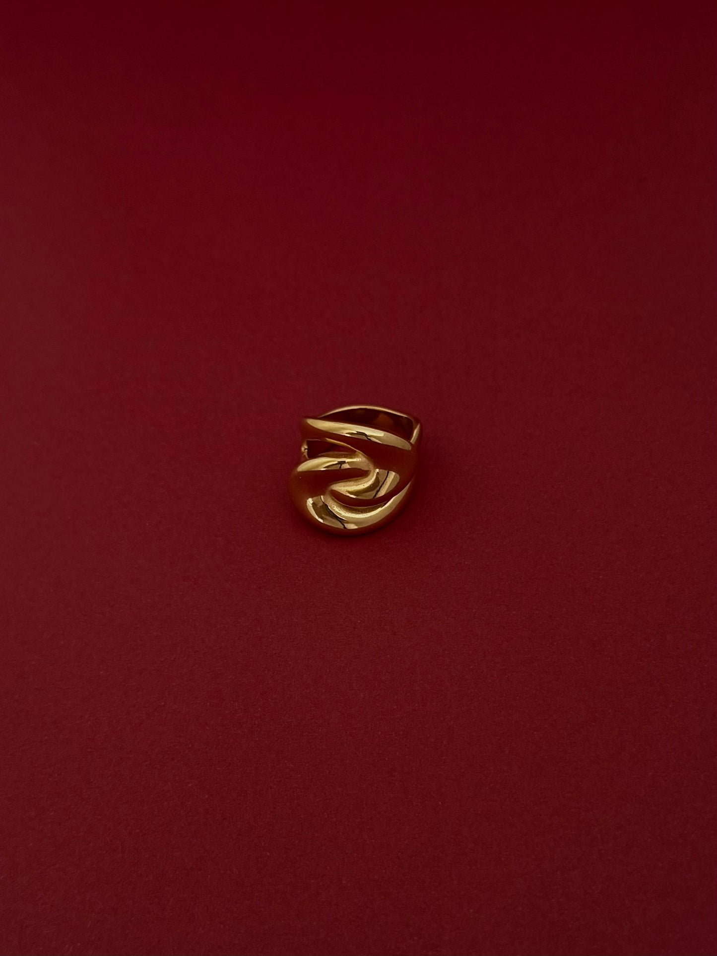 Anillo Entrelazado C Dorado