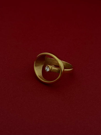 Anillo Óvalo con Zirconia Interior Dorado