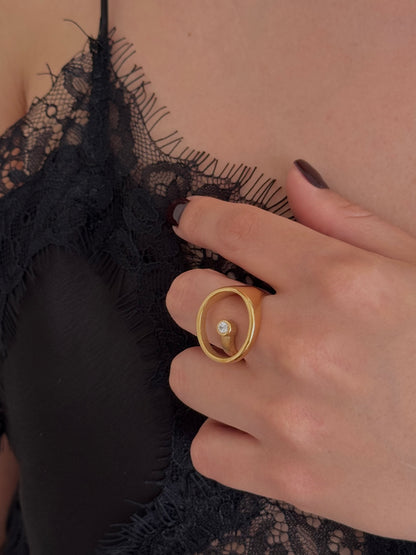 Anillo Óvalo con Zirconia Interior Dorado