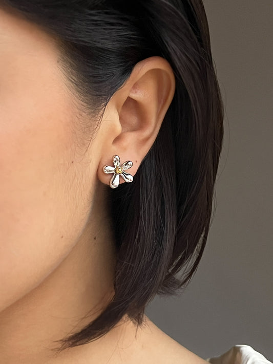 Aretes Flor Éterea