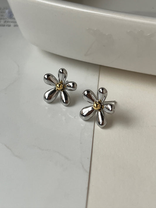 Aretes Flor Éterea