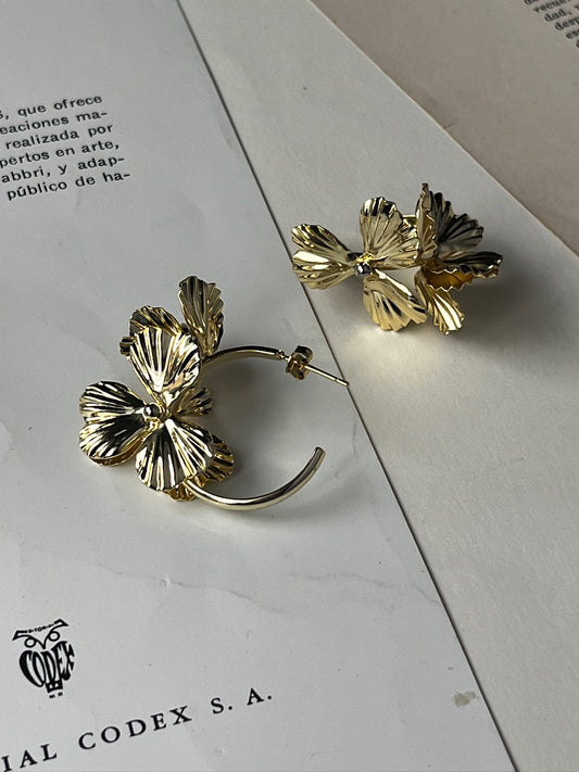 Aretes Golden Bloom Hoop