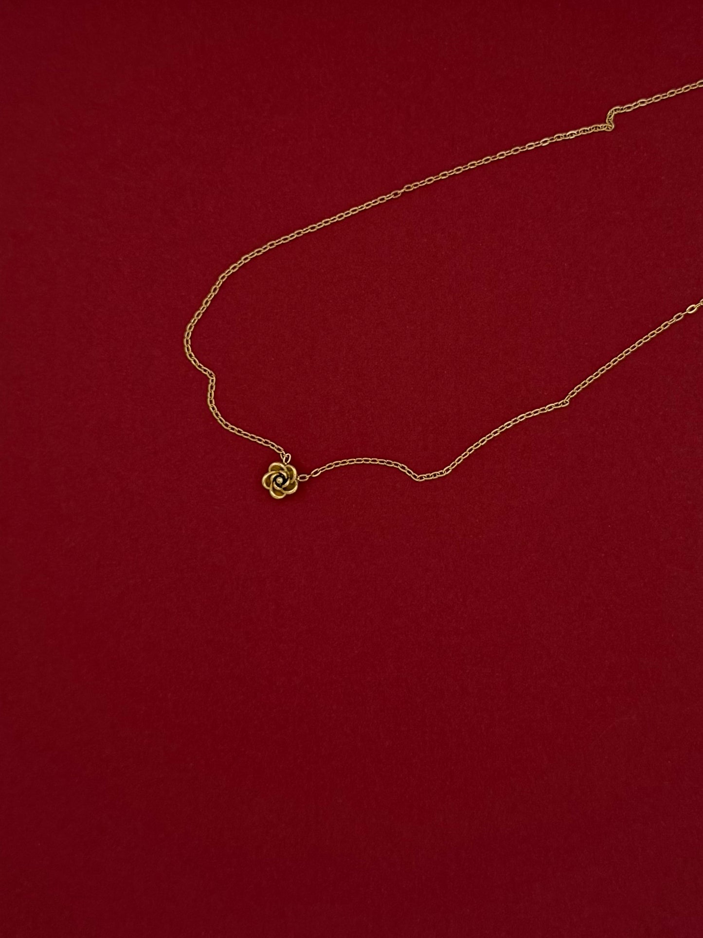 Collar Rosa Abierta Mini Dorado