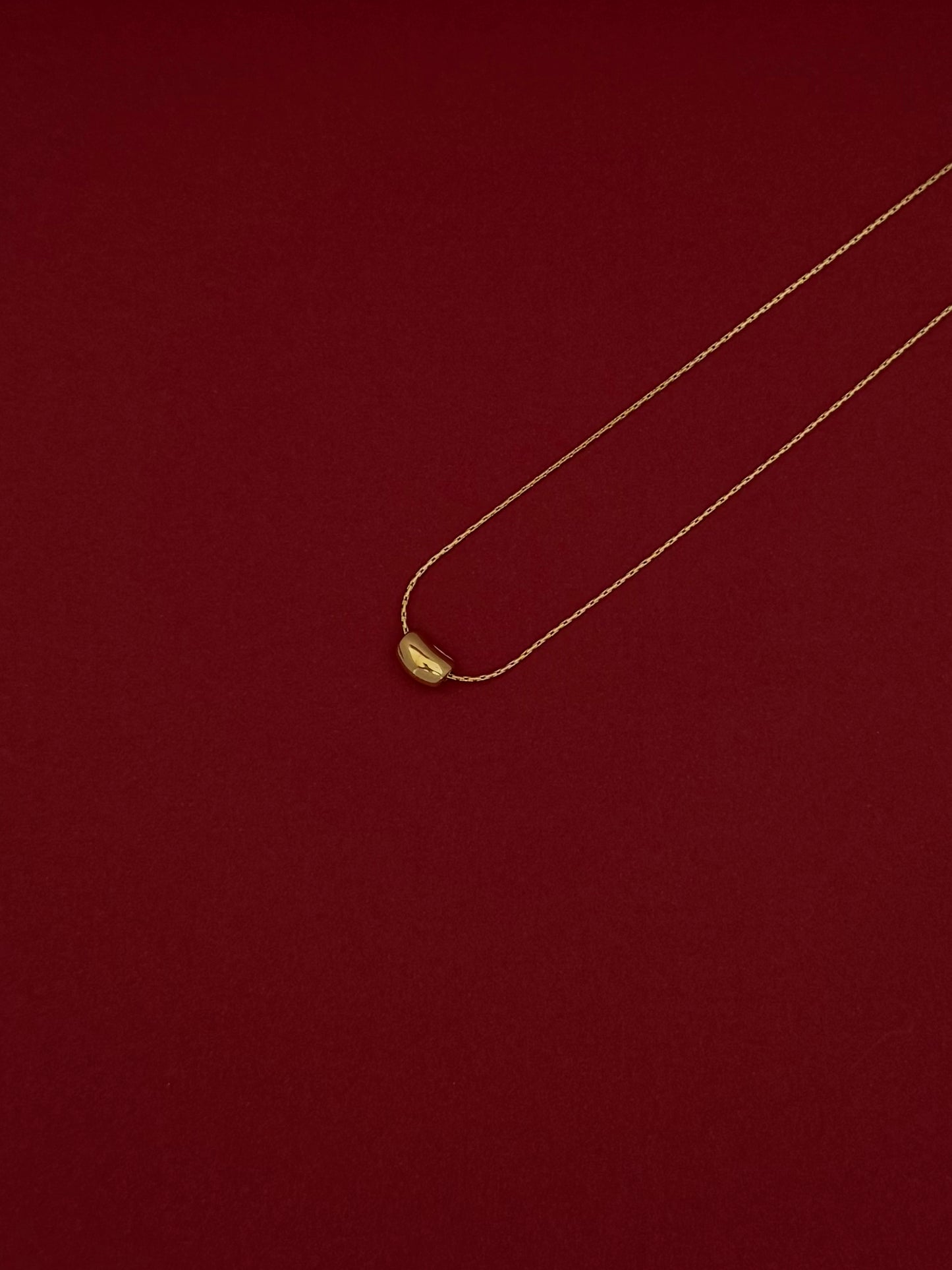 Collar Óvalo Liso Mini Chueco Dorado