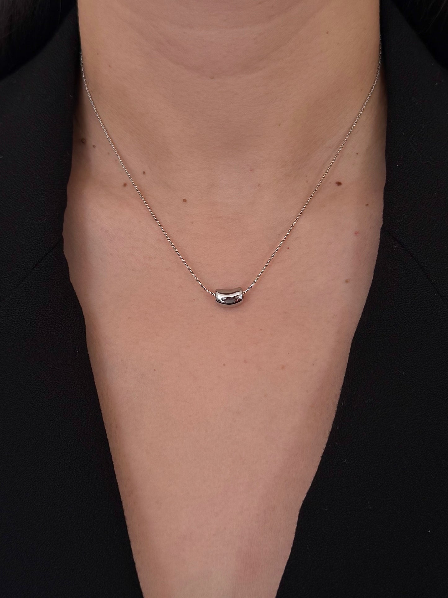 Collar Óvalo Liso Mini Chueco Plateado