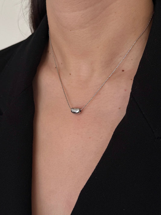 Collar Óvalo Liso Mini Chueco Plateado