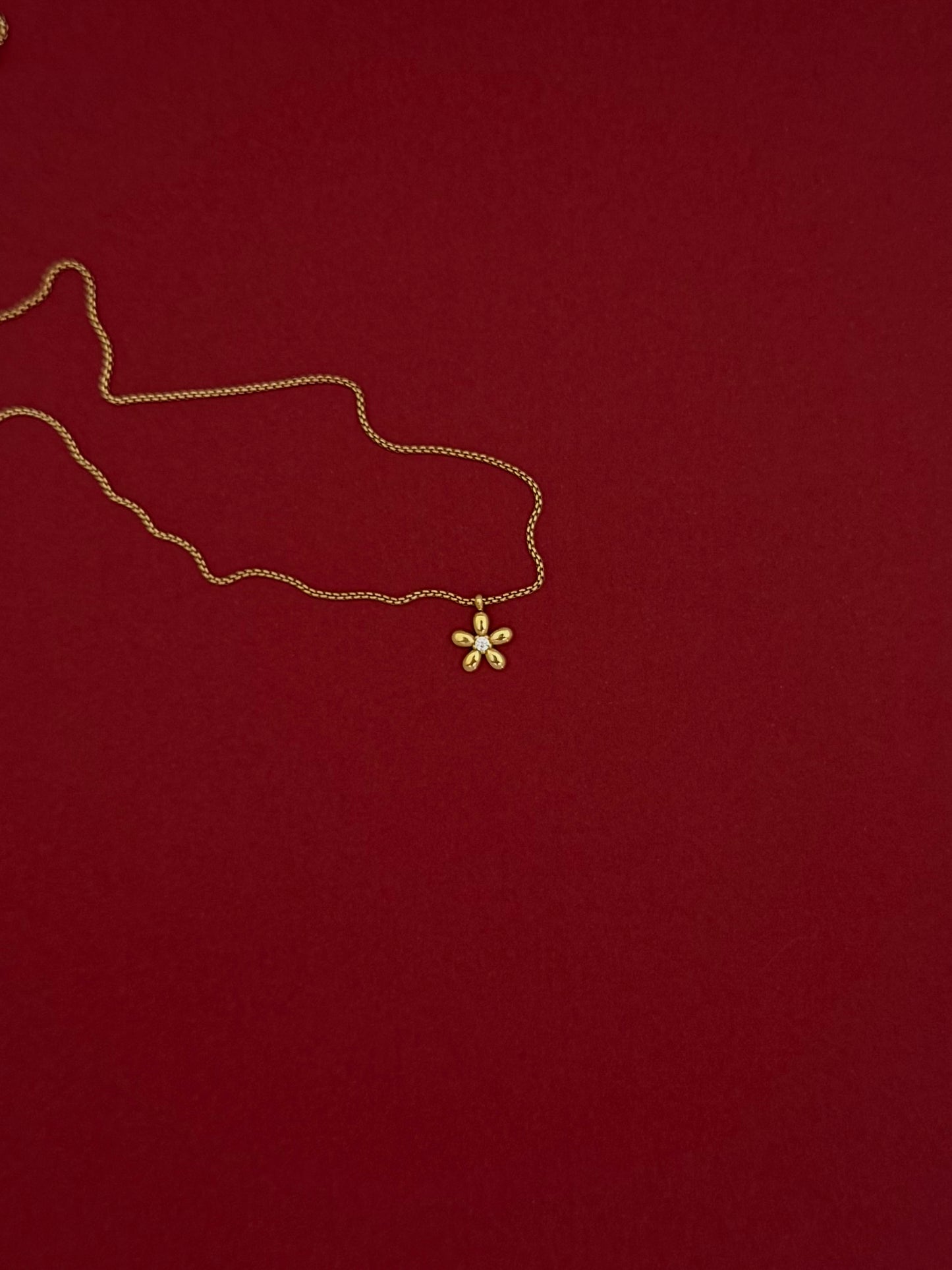 Collar Flor Globo Zirconia Dorado