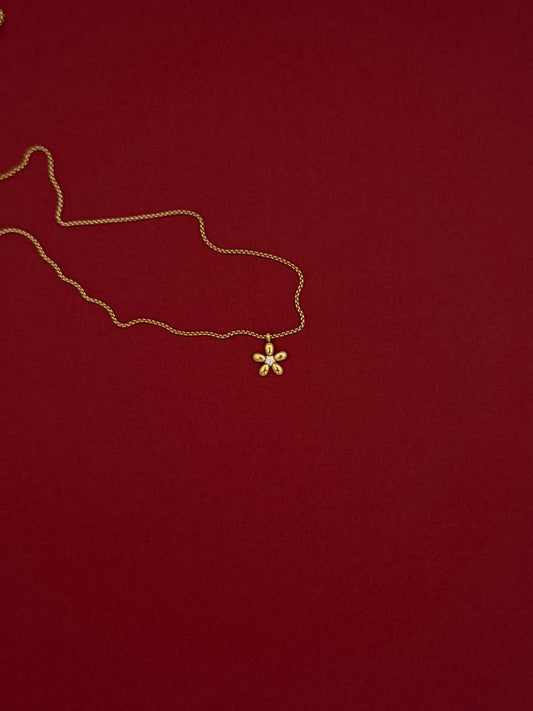 Collar Flor Globo Zirconia Dorado