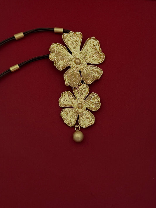 Collar Dos Flores Doradas Cuero Café