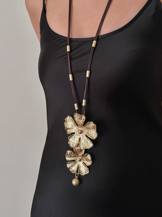 Collar Dos Flores Doradas Cuero Café