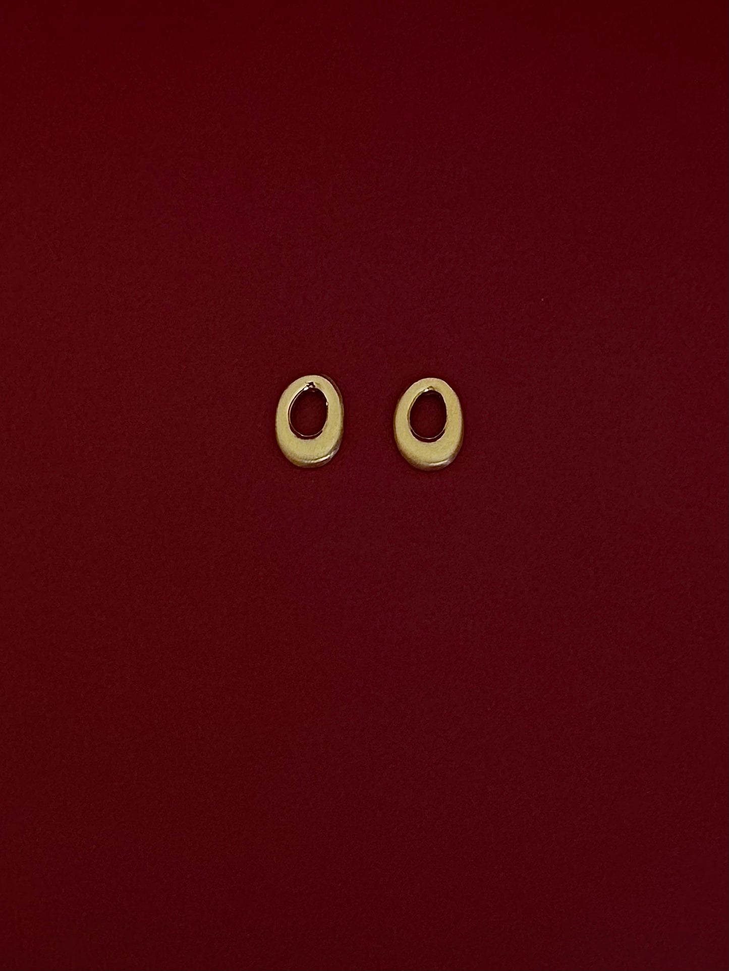 Aretes Óvalo Mate con Hueco Dorados