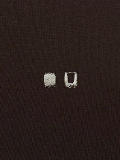 Aretes Cuadrados Cerrados Rayados Plateados