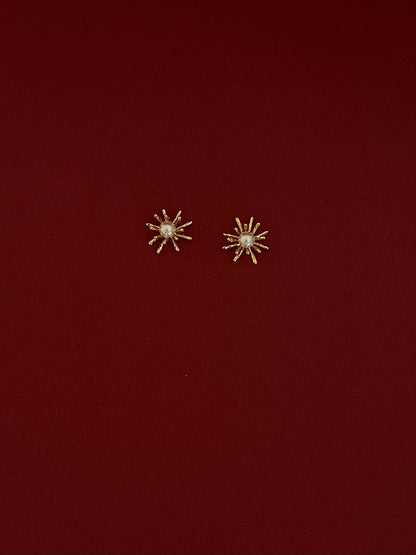 Aretes Flor Orgánica Mini + Perla Dorados