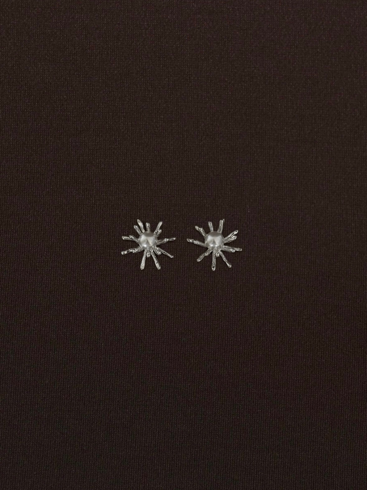 Aretes Flor Orgánica Mini + Perla Plateado