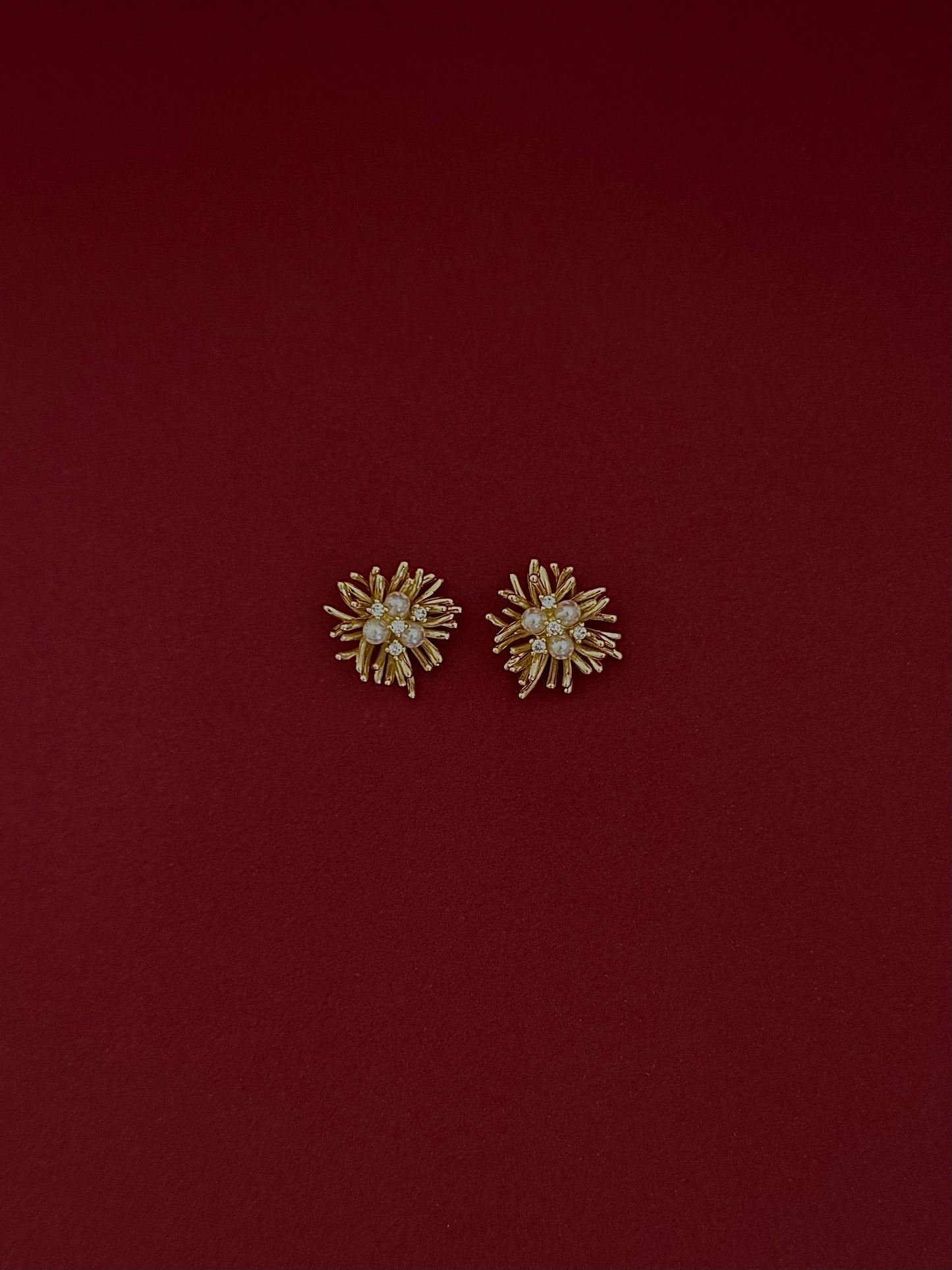 Aretes Flor Perlas con Zirconia Lisos Dorados