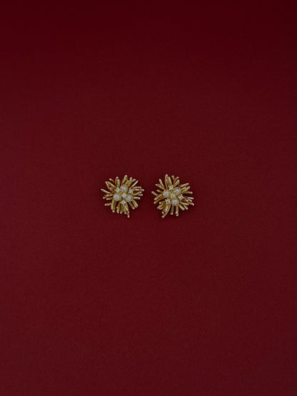 Aretes Flor Perlas con Zirconia Lisos Dorados