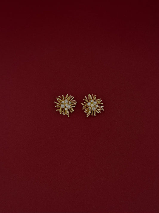 Aretes Flor Perlas con Zirconia Lisos Dorados