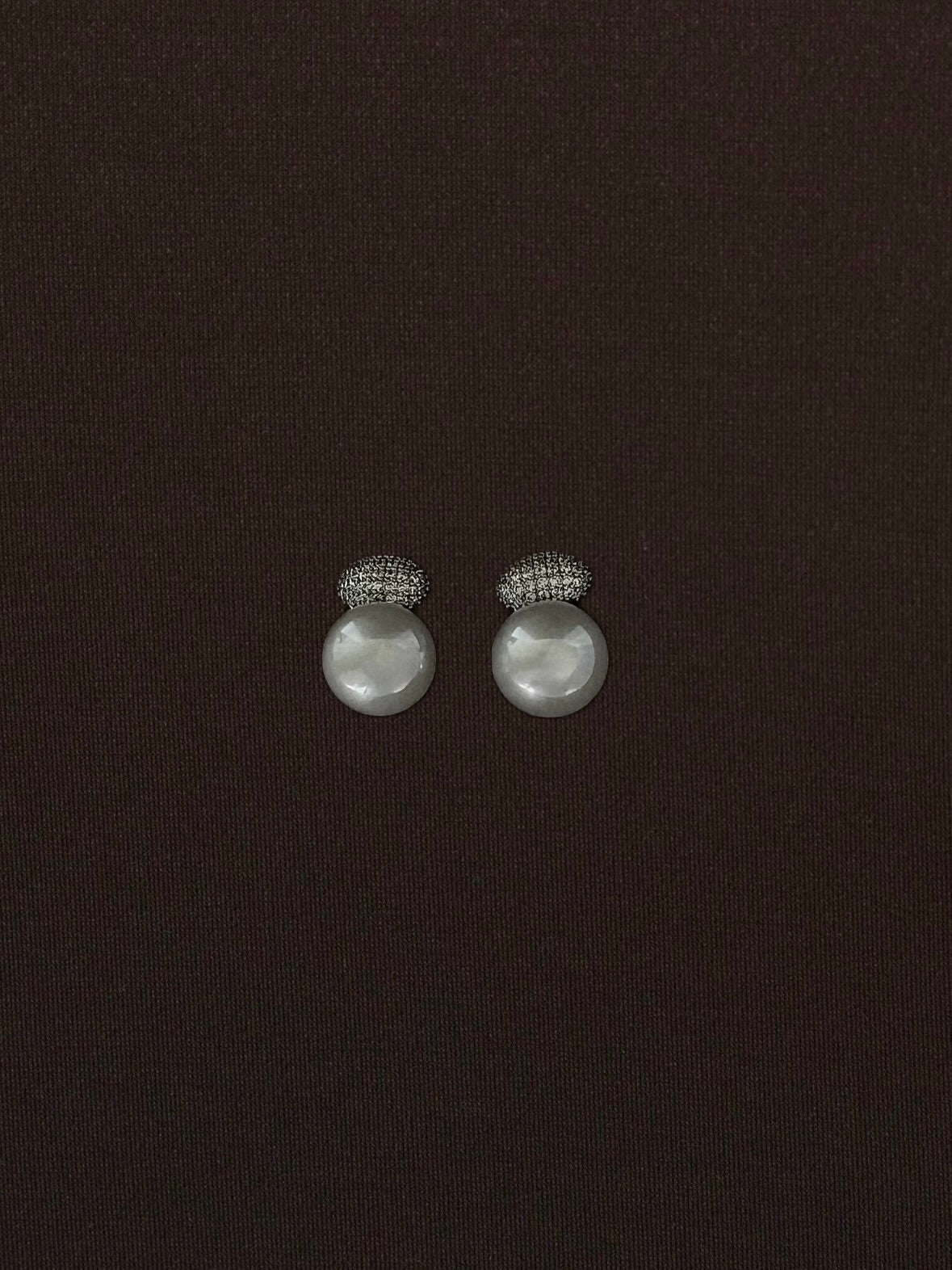 Aretes Óvalo Acostado con Zirconias con Perla Plateados