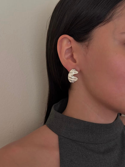 Aretes Óvalo Abierto Blanco y Plateados