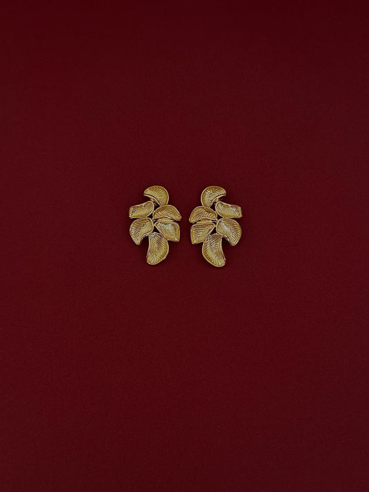 Aretes Óvalo Orgánico de 6 Pétalos Rayados Dorados