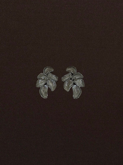 Aretes Óvalo Orgánico de 6 Pétalos Rayados Plateados