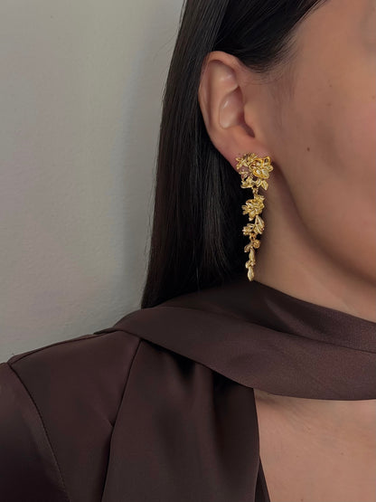 Aretes Largos Flores con Hojas Lisas Dorados