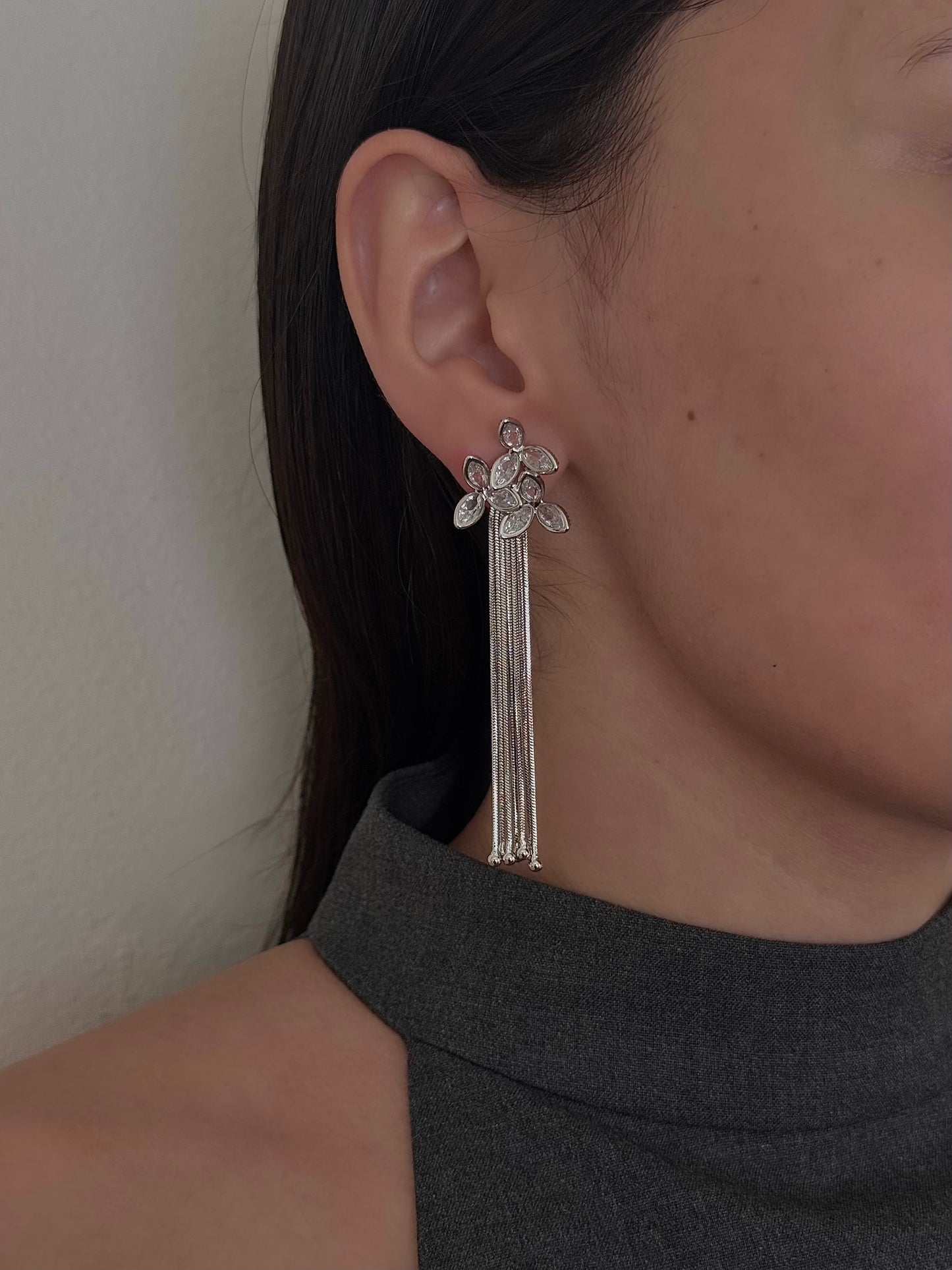 Aretes Largos Flores Zirconia con Liras Lisas Plateado