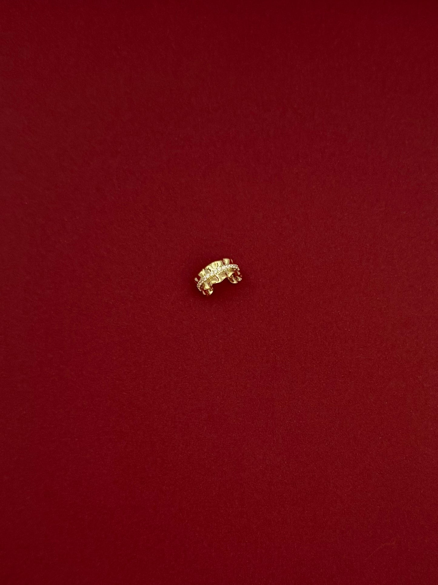 Ear Cuff Olanes Lisos con Línea de Zirconia Dorado