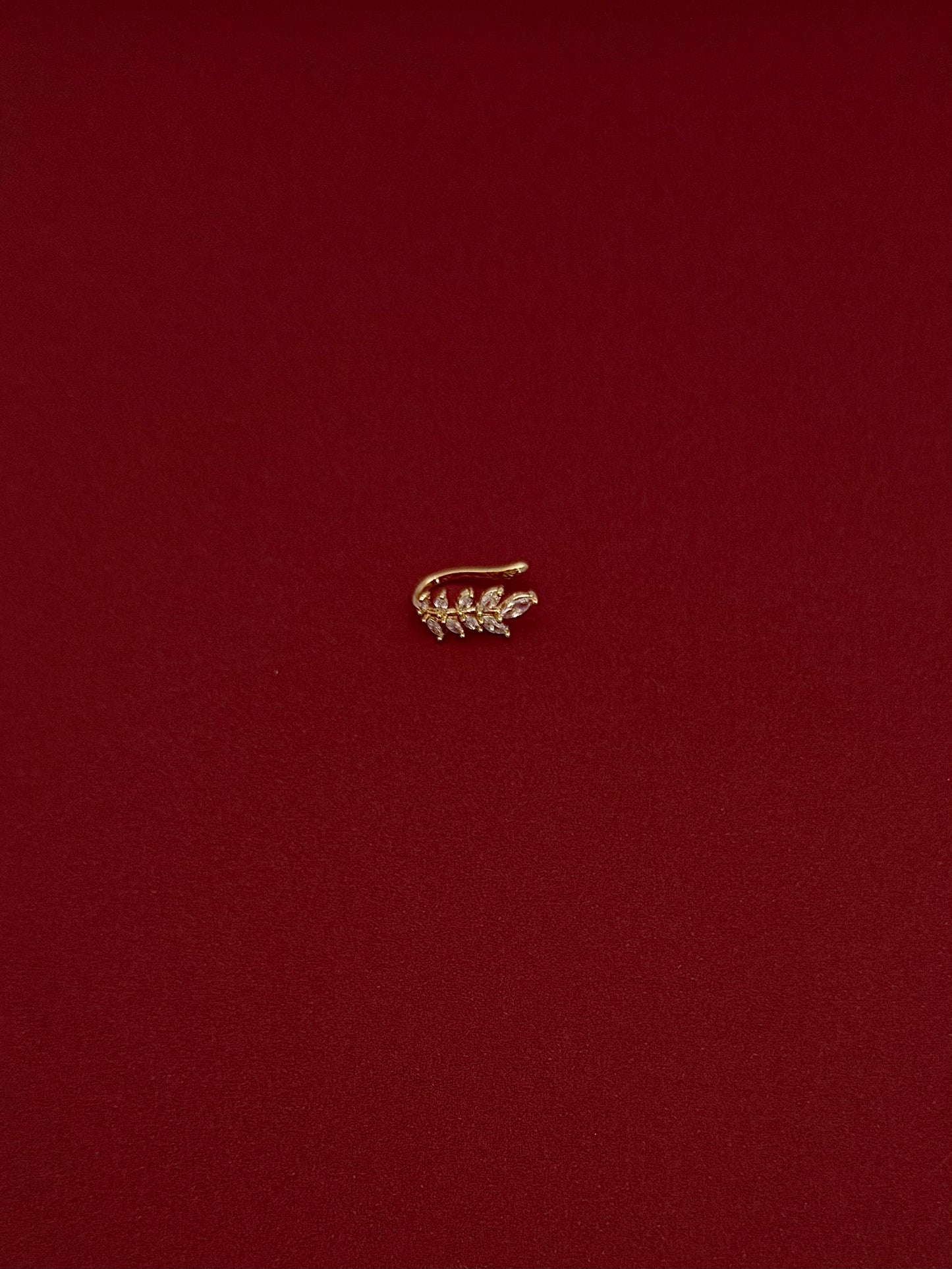 Ear Cuff Hoja con 9 Zirconias Óvalo Dorado