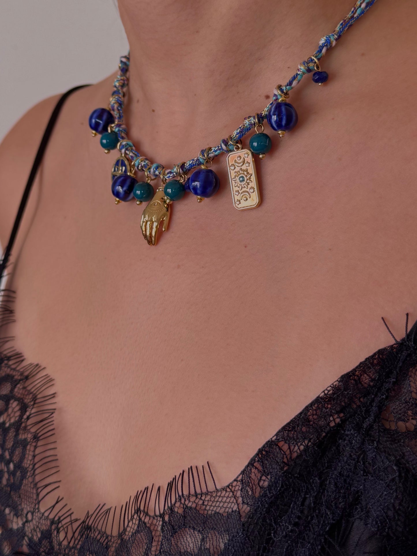 Collar Listón Azul con Dijes