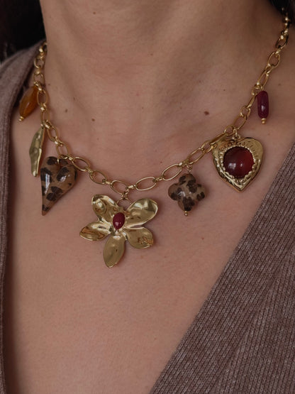 Collar Flor Corazón con Piedra Dorado