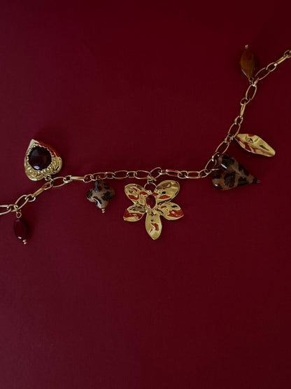 Collar Flor Corazón con Piedra Dorado