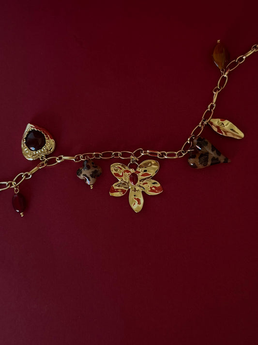 Collar Flor Corazón con Piedra Dorado