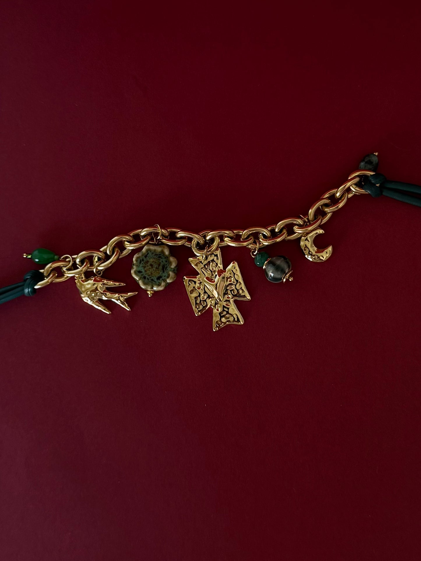 Collar Cuero Verde Cruz Dorada