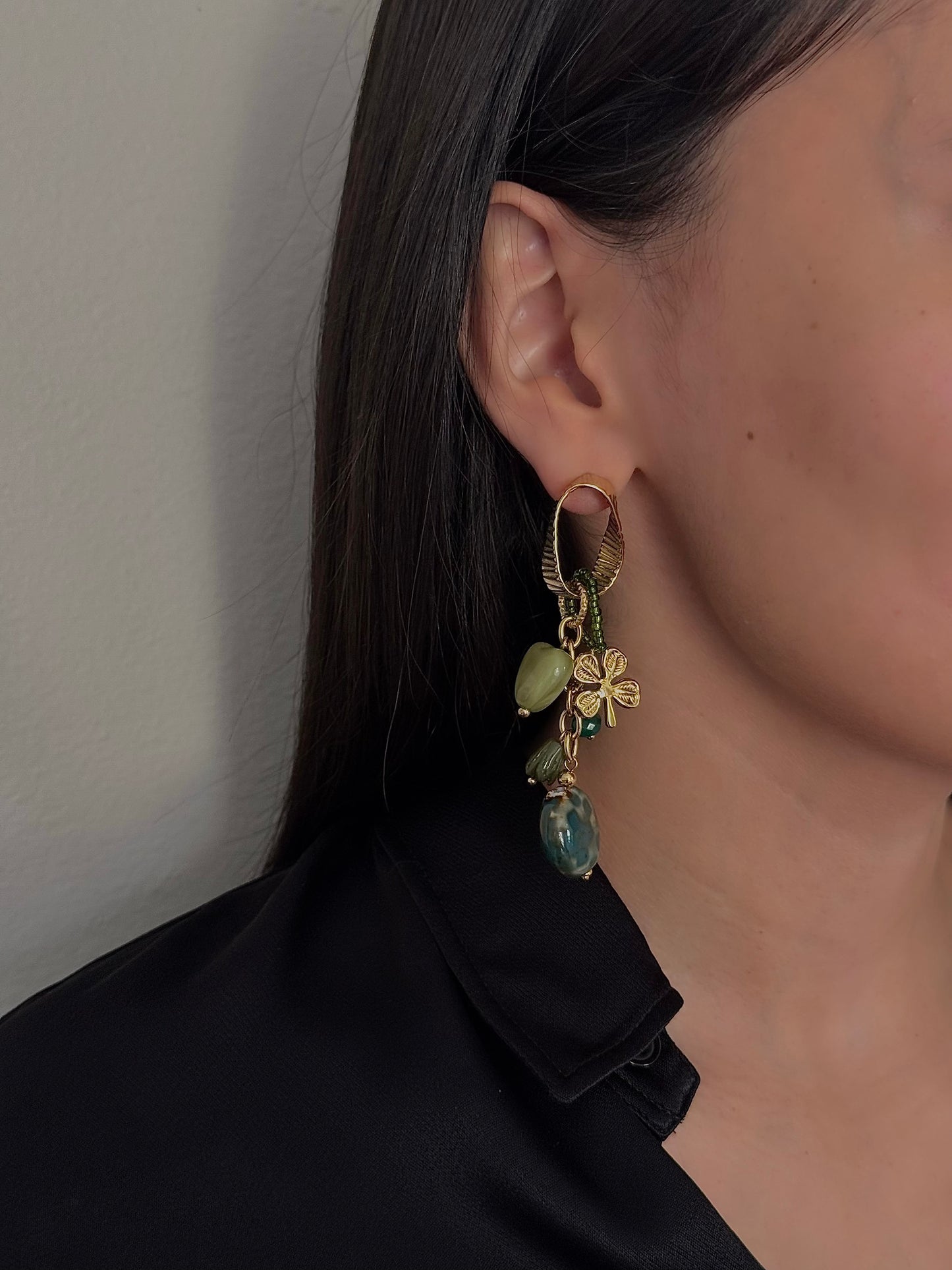 Aretes Trébol con Piedras Verdes