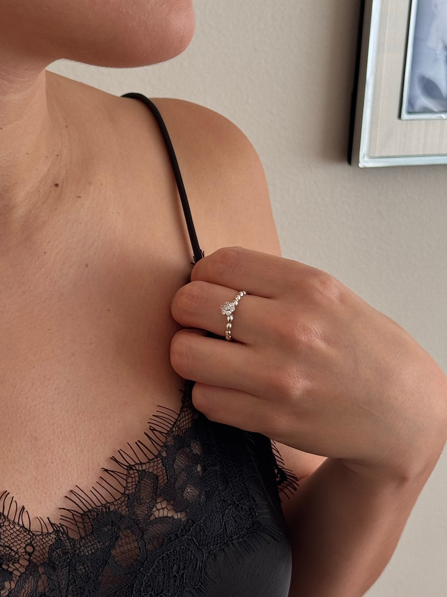 Anillo Flor Zirconias con Aro de Bolitas