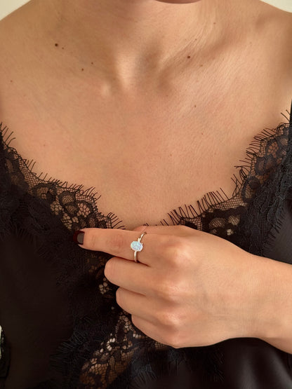 Anillo Ópalo Ovalado con Ondas