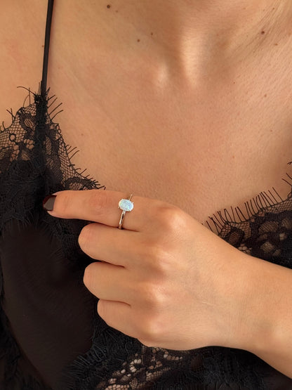 Anillo Ópalo Ovalado con Ondas
