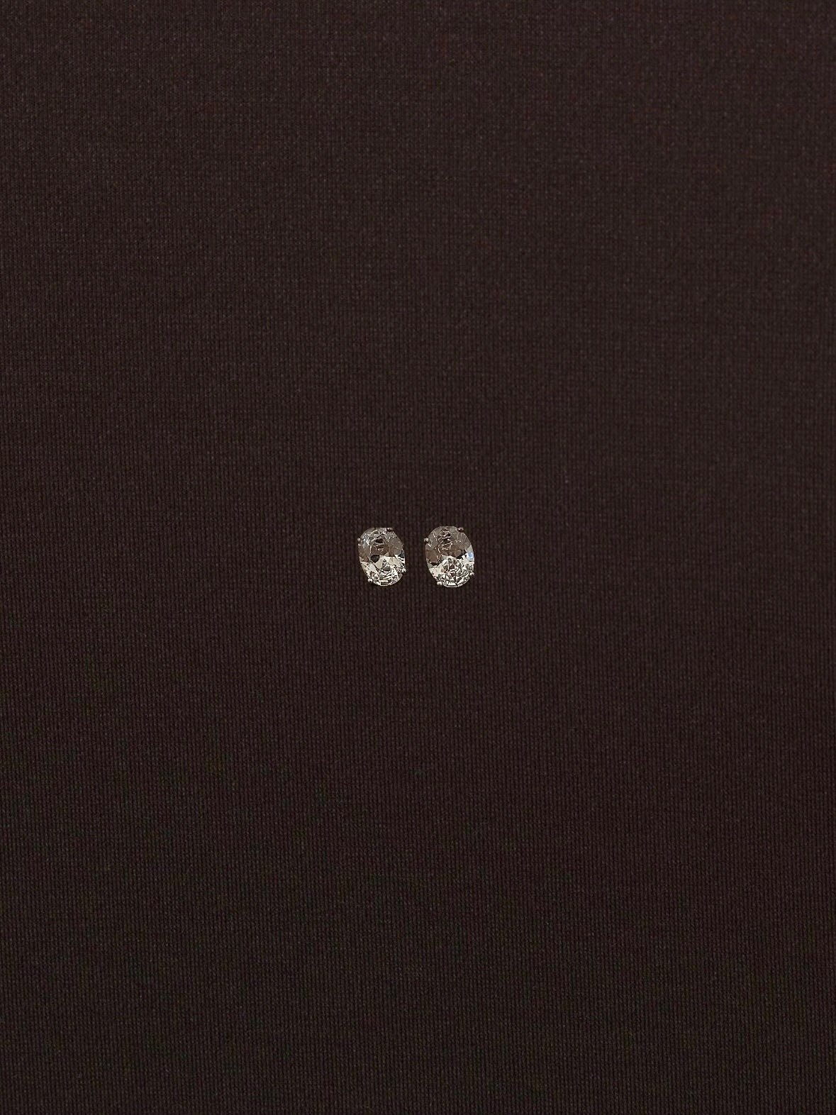 Aretes Óvalo Blanco en Garra Grande