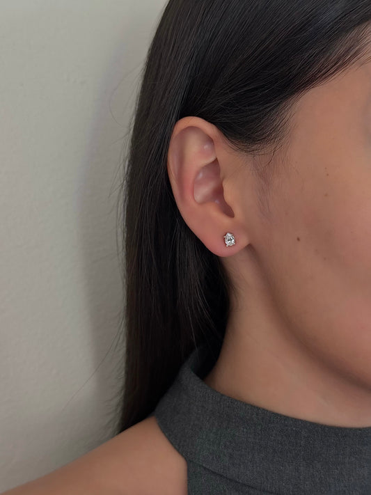 Aretes Gota Blanca en Garra Mini