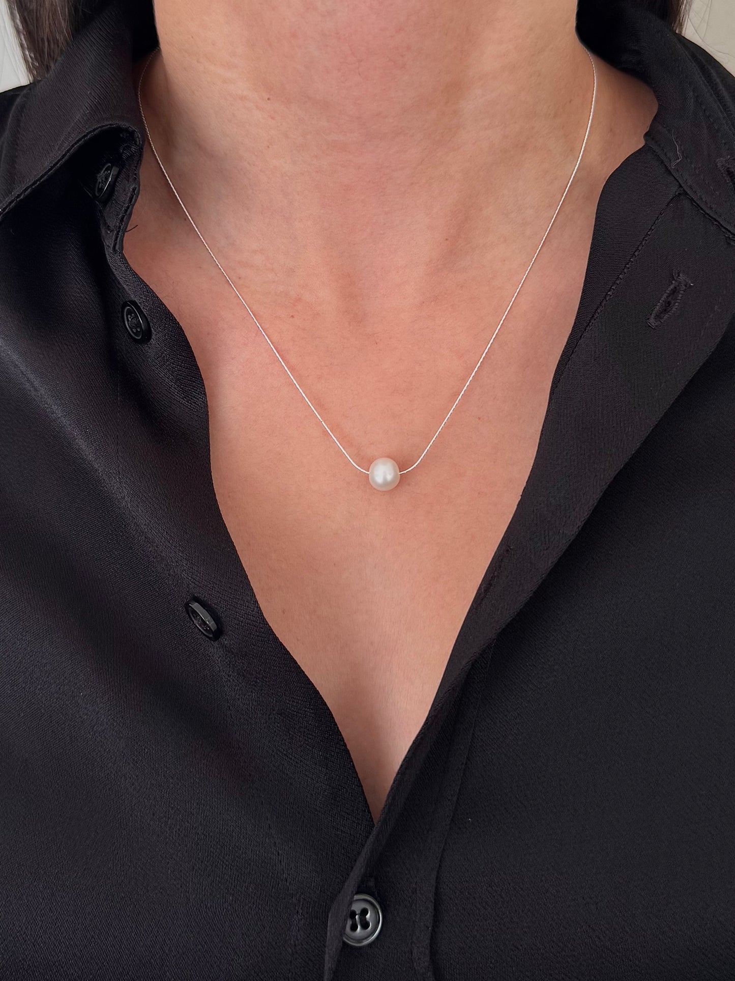 Collar Perla Natural en Espiga Delgada