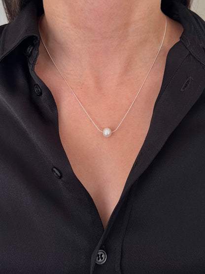 Collar Perla Natural en Espiga Delgada