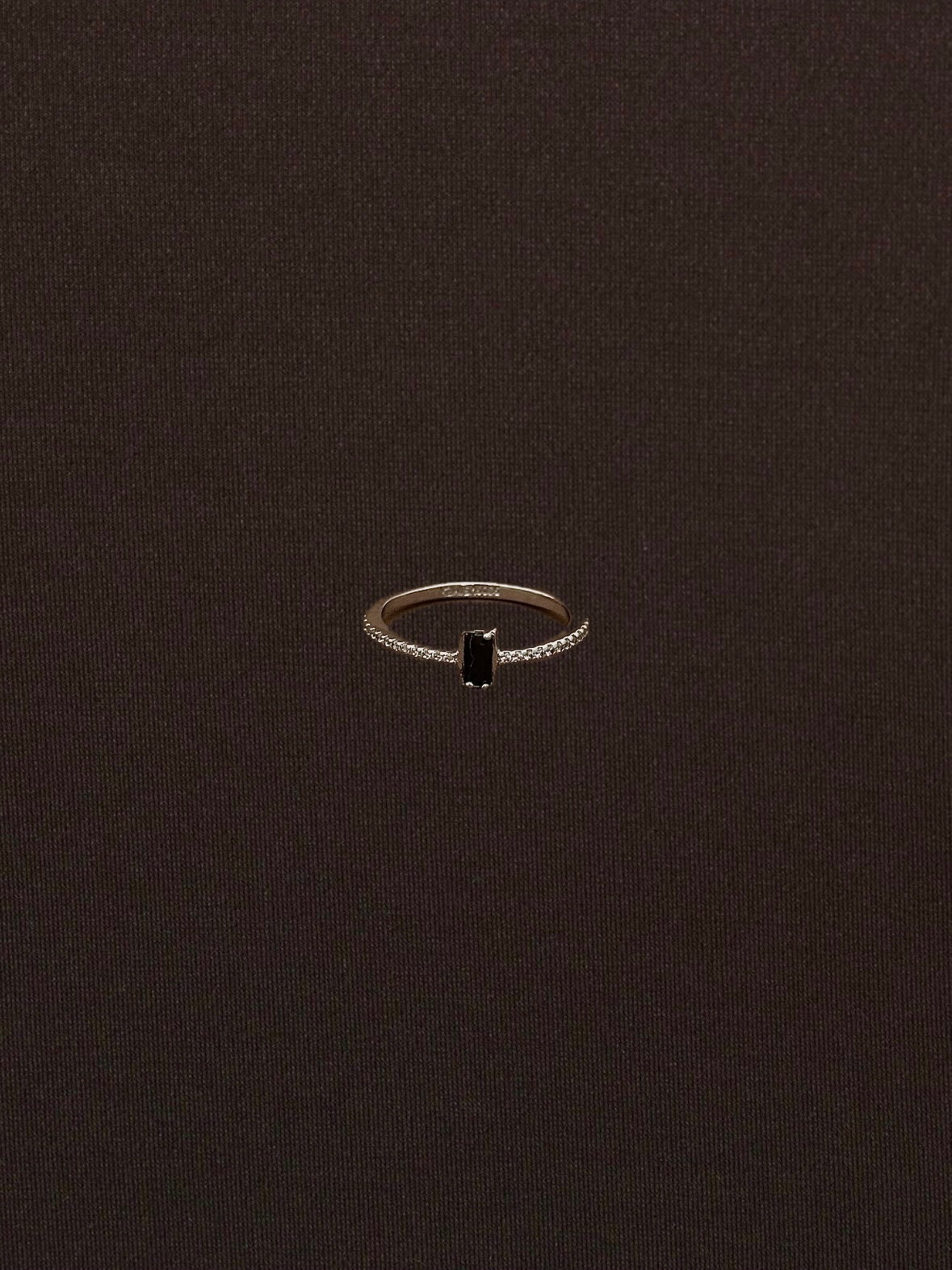 Anillo Rectángulo Negro con Churumbela Blanca