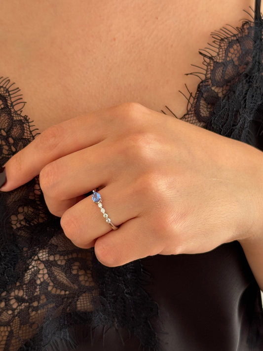 Anillo Gota Azul con Zirconias Blancas
