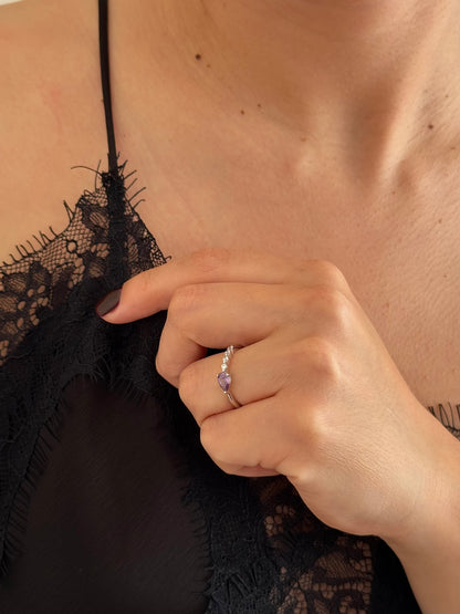 Anillo Gota Morada con Zirconias Blancas