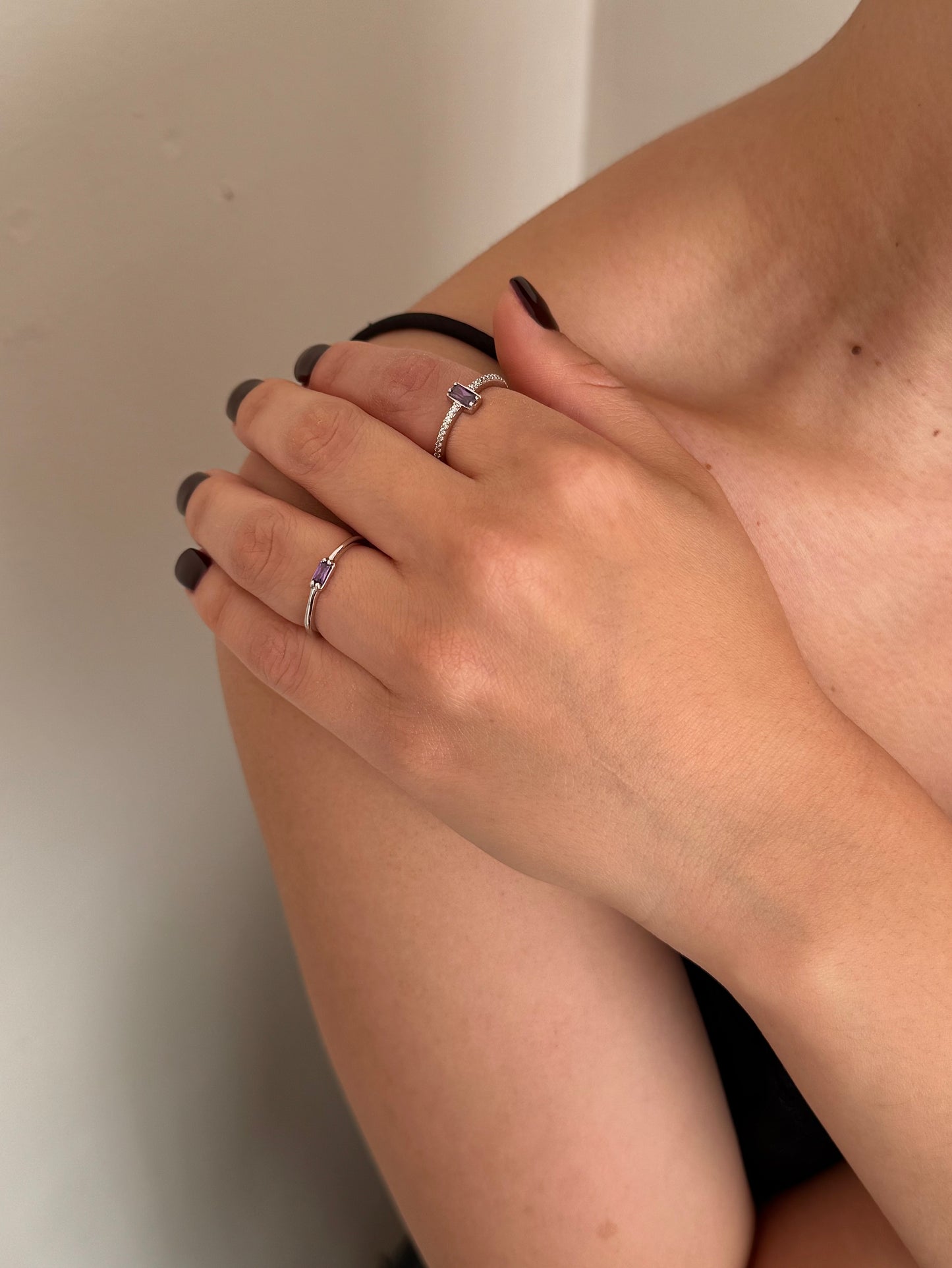 Anillo Rectangular Morado Clásico