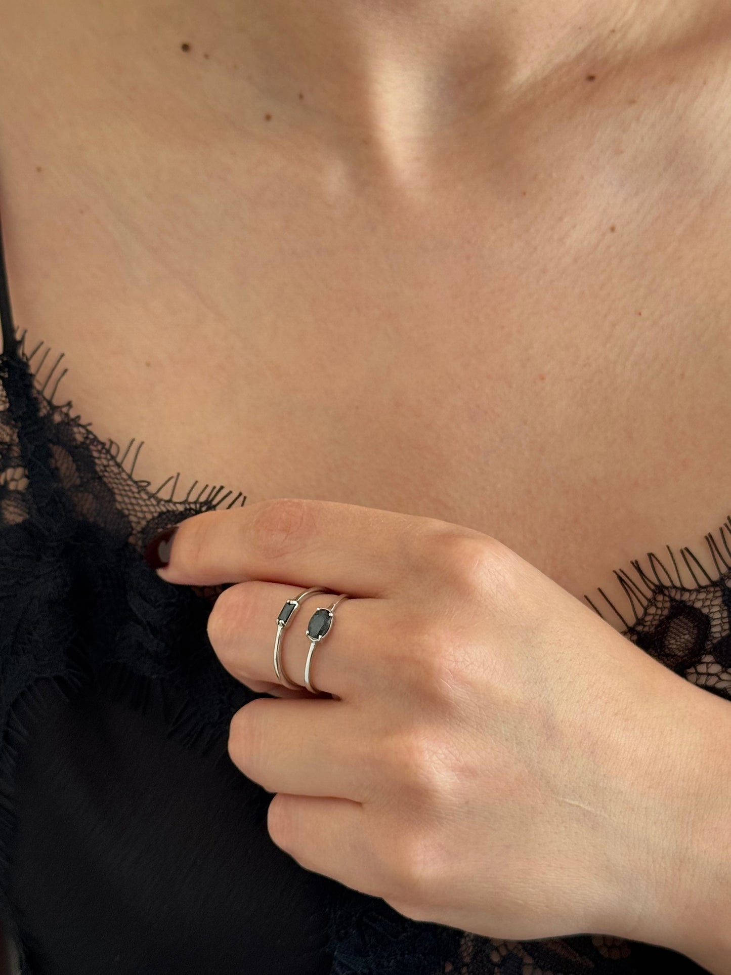 Anillo Rectangular Negro Clásico