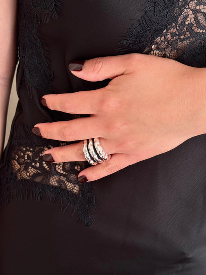 Anillo Triple Línea Martillada