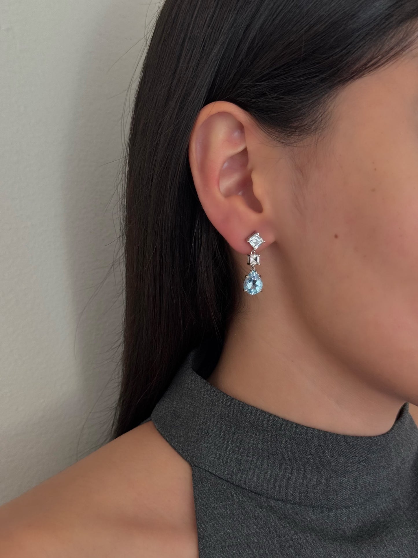 Aretes Topacio Azul Gota con Zirconias Blanco